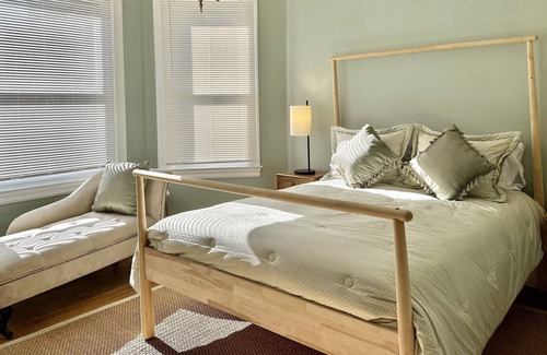 Wayland Apartment | 1800sf Elegant 3bedrooms Apt walk to Brown RISD Whole Foods ！Pet Friendly！