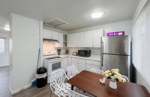 Renton House | 1801 Renton · Adorable 2b1b Suite in Renton