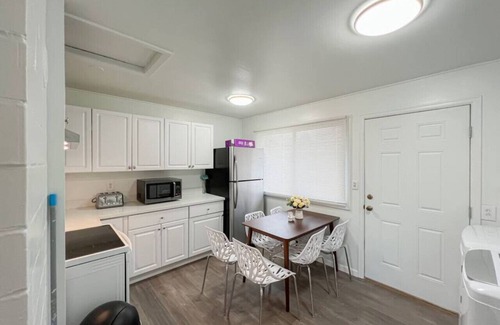 Renton House | 1801 Renton · Adorable 2b1b Suite in Renton