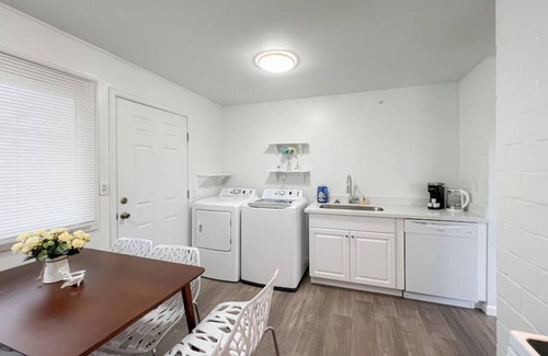 Renton House | 1801 Renton · Adorable 2b1b Suite in Renton