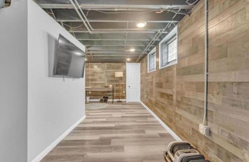 Kamm's Corners House | 18031 Larchwood Ave Cleveland