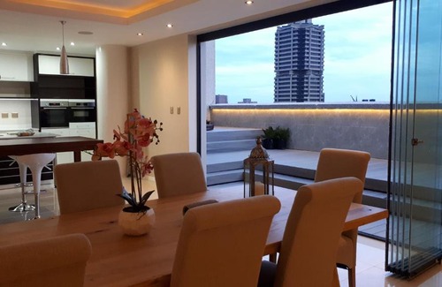 Downtown Johannesburg Apartment | 1804 Franklin 3-Bed Penthouse with Rooftop Jacuzzi