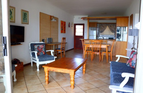 Kleinmond Apartment | 180° beach, lagoon and mountain view, 4min. walk to main beach and shop center.