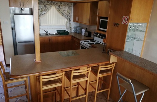 Kleinmond Apartment | 180° beach, lagoon and mountain view, 4min. walk to main beach and shop center.