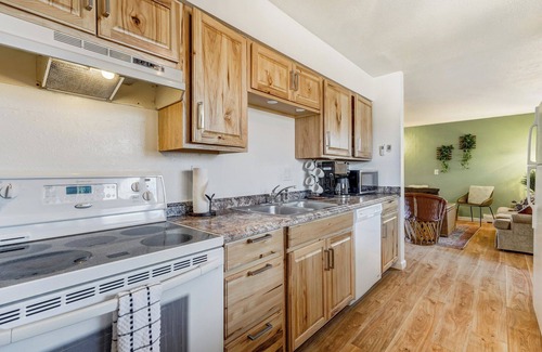 Cimarron Hills Apartment | 180° Mountain Range Views and Centrally Located