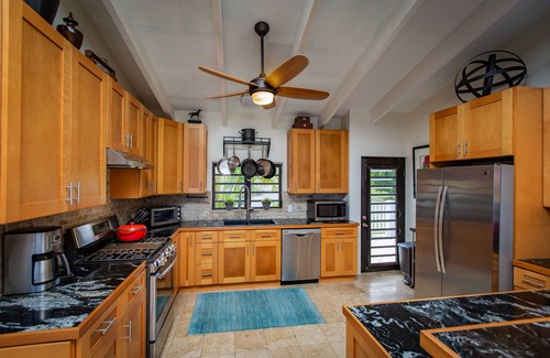 Green Cay House | 180° Sea Views, Luxurious Villa, Walk to secluded beach or beach bar
