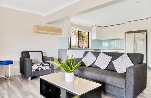 Point Clare House | 180° Water Vista With Outdoor Spa