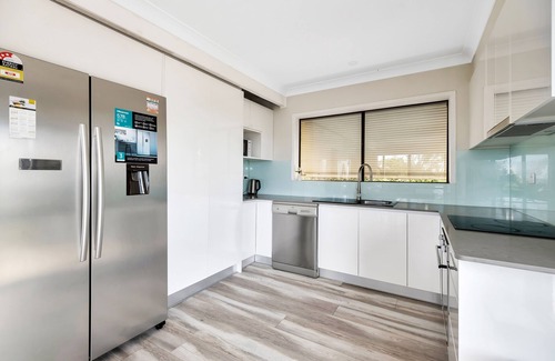 Point Clare House | 180° Water Vista With Outdoor Spa