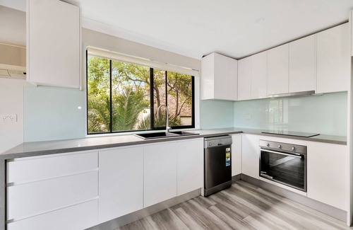 Point Clare House | 180° Water Vista With Outdoor Spa