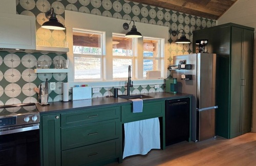 Canyon Lake Cabin | 180º Hilltop Views - Near Tubing, Lake and Whitewater Amphitheater - Hot Tub