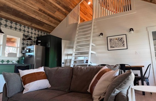 Canyon Lake Cabin | 180º Hilltop Views - Near Tubing, Lake and Whitewater Amphitheater - Hot Tub