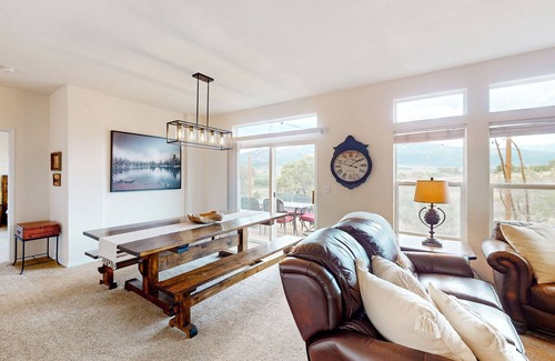 Gypsum House | 180º mountain/valley views & patio - bordering Bureau of Land Management area
