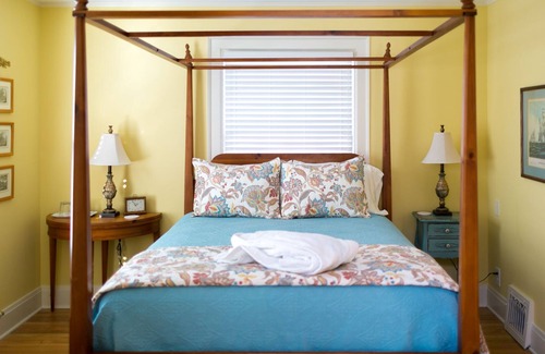 Beloit Bed & Breakfast | 1810 Emerson House Bed & Breakfast - Adults Only