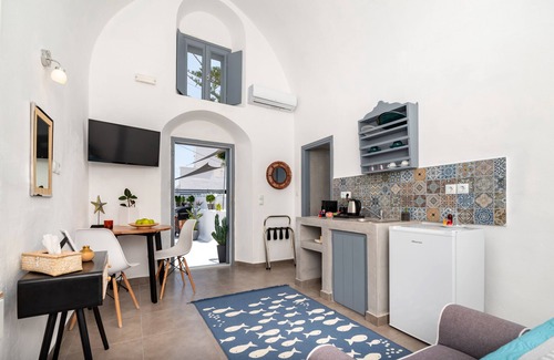 Karterados House | 1812 Caves 'n Mansion