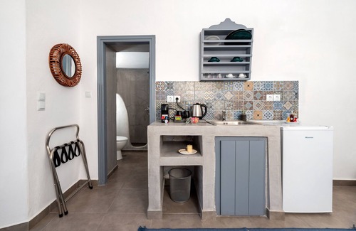 Karterados House | 1812 Caves 'n Mansion