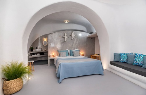 Karterados House | 1812 Caves 'n Mansion