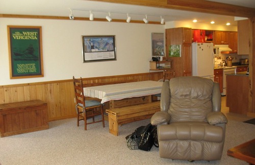Snowshoe Condo | 182 Shamrock Circle, Snowshoe, WV 26209 4 bedroom + loft on the top of the mtn