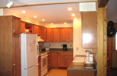Snowshoe Condo | 182 Shamrock Circle, Snowshoe, WV 26209 4 bedroom + loft on the top of the mtn