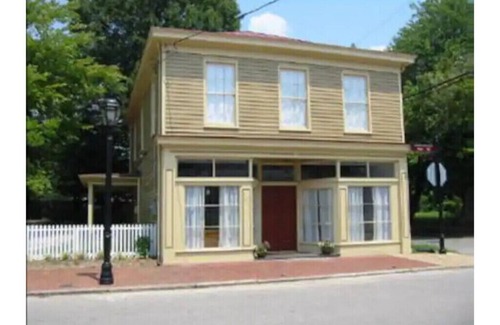 Petersburg House | 1831 House in Historic Old Towne Petersburg, VA