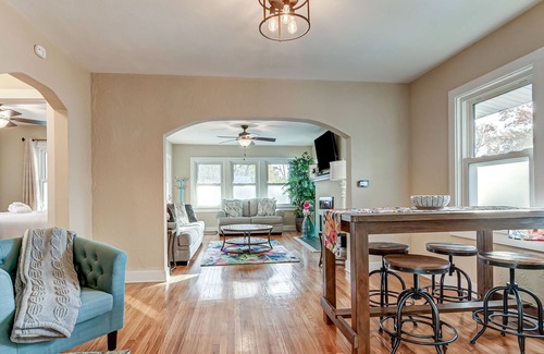 Springfield House | 1833 - Stylish and Cozy Home in Springfield!