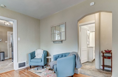 Springfield House | 1833 - Stylish and Cozy Home in Springfield!
