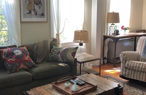 West Tisbury House | 1840'S West Tisbury Farm House W/ Guest Cottage. 'Old Vineyard' With Amenities!
