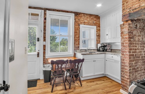 Gettysburg House | 1850s Gettysburg Home - 2 Blocks from Square - Sleeps 10 - Central AC!