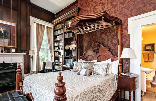 Springfield Bed & Breakfast | 1851 Historic Maple Hill Manor B&B