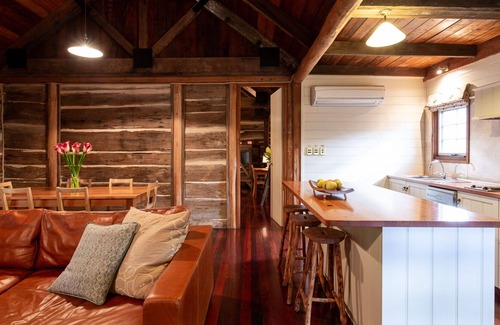 Beechworth Cabin | 1860 Luxury Accommodation