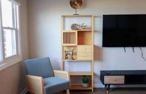 Cottage Line Apartment | 1866 EOV Beach Suite