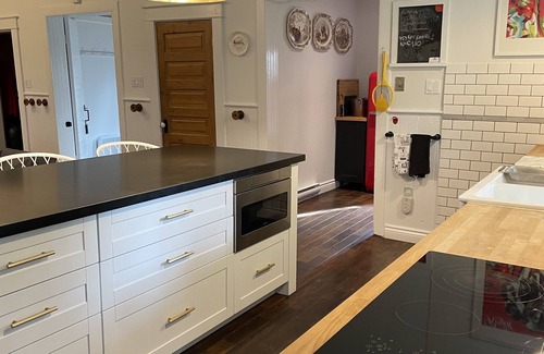 Grey Highlands House | 1870 Renovated Historic School House close to Ski Hills Winter Seasonal Rental