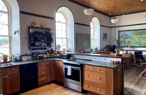 Grey Highlands House | 1870's stone schoolhouse steps from the Bruce Trail overlooking Beaver Valley