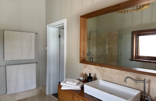 Evanston Bed & Breakfast | 1880 Bluestone Guesthousen20 min to Barossa, walking distance to train station