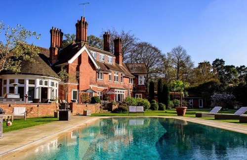 Ascot House | 1886 Victorian Mansion set in amazing gardens with Lake