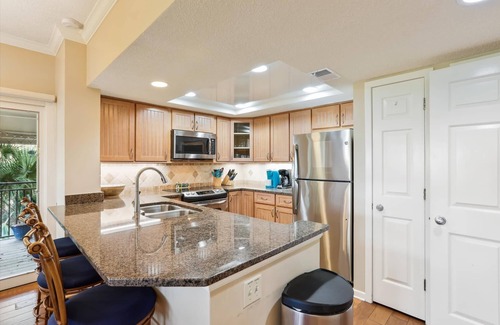 South Beach Villa | 1887 Beachside Tennis ~ Large Wrap Around Balcony | Free Tennis