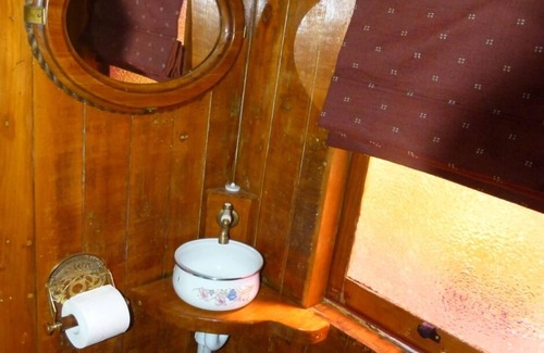 Kaikoura Bed & Breakfast | 1889 Wooden Train Carriage - Wacky Stays - six unique properties in Kaikoura
