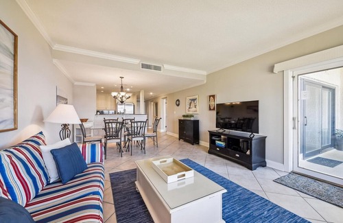 South Beach Villa | 1890 Beachside Tennis ~ Enjoy Free Tennis and Water Views