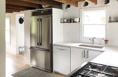 New Paltz House | 1890 Modern-Industrial Farmhouse *Mountain Views *1 minute walk to Rail Trail