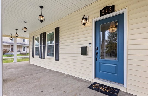 Lawrenceburg House | 1890's charm on Bourbon Trail- 7 distilleries w/in 25min! Bourbon Room in house!