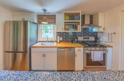 Windmill Point House | 1891 Coastal Charmer: fully renovated farmhouse