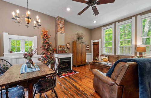 Morgantown House | 1891 Schoolhouse Inn