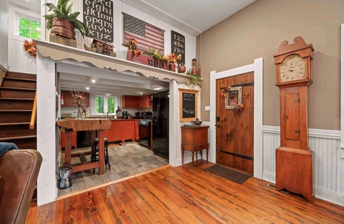 Morgantown House | 1891 Schoolhouse Inn