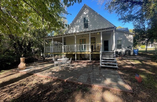 Waxahachie House | 1895 Victorian home featured in
