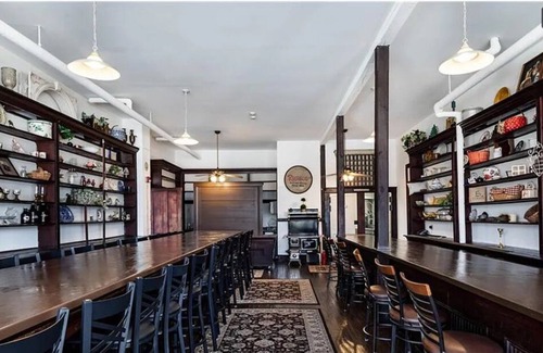 North Newport News Bed & Breakfast | 1896 Historic mansion turned Bed & Breakfast with a general store & event space.