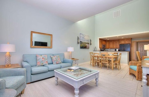 South Beach Condo | 1899 Beachside Tennis - Elegant Top Floor Beachfront Villa w/Pool On-Site