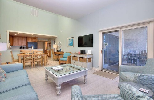 South Beach Condo | 1899 Beachside Tennis - Elegant Top Floor Beachfront Villa w/Pool On-Site