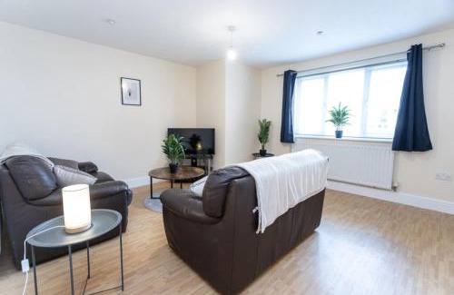 Swindon Apartment | 18FWC, 2 Bedroom, Sleeps 4, Town Centre Location, Secure Parking