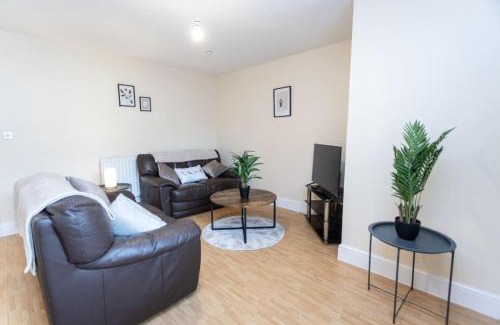 Swindon Apartment | 18FWC, 2 Bedroom, Sleeps 4, Town Centre Location, Secure Parking