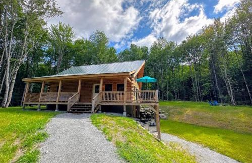 Sugar Hill House | 18HA Log home close to Franconia Notch privacy fire pit wifi pool gym passes