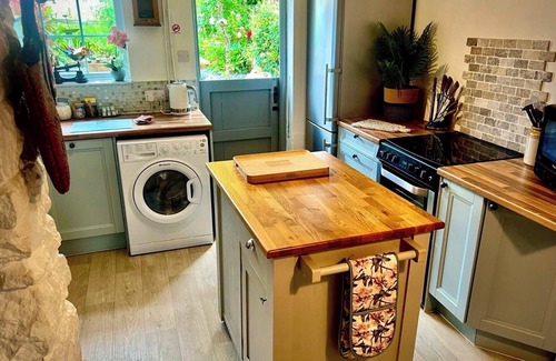 Snitterfield Cottage | 18th Century Cottage in Stratford Upon Avon